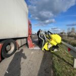 Szörnyű tragédia Csongrádban: árokba taszította a pályafenntartó autót a kamionos, meghalt a közútkezelő