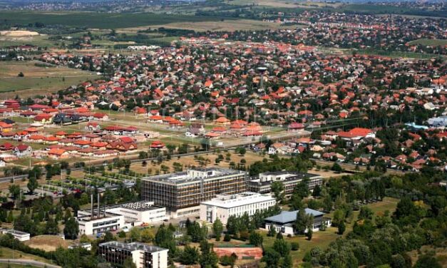 Kiakadt a kistarcsai polgármester – nyílt levélben kéri az elviselhetetlen fokhagymaszag csillapítását. Néhány helyi lakos szerint ez még mindig jobb, mint a budapesti szmog