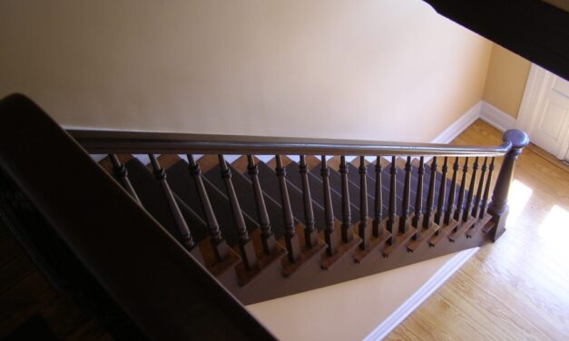 Tragédia Polgáron: leesett a lépcsőn a 2 éves Danika, már nem lehetett megmenteni az életét