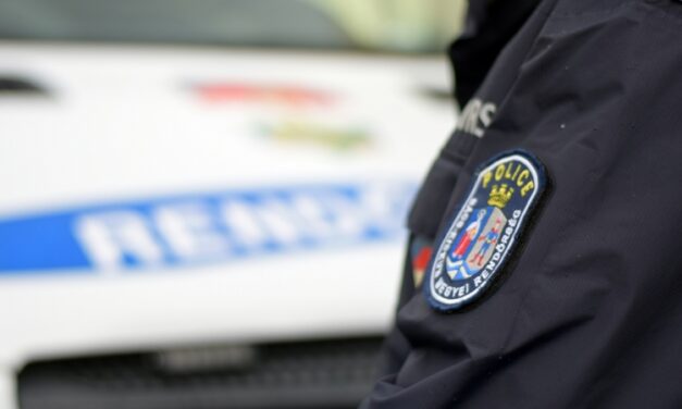 Az édesanyját védte, ezért sebesítette meg élettársát egy nő a 9. kerületben – mindezt négyéves kislányuk is láthatta a lakásban