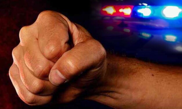 Brutálisan neki ment a párjának ez a 46 éves férfi: ököllel ütötte a nő mellkasát és az arcát is