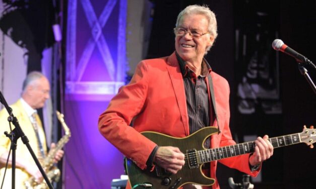 „Menekültem a tárnoki házamból, nem bírtam ott egyedül élni amióta meghalt a feleségem” – 80 éves Solymos Tóni, akiben a zene és egy új kapcsolat tartja a lelket