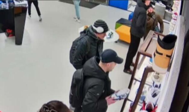 4,5 milliós cipőt loptak el egy budapesti boltból, 300 ezer forintos a nyomravezetői díjat tűztek ki – VIIDEÓ is készült a tolvajokról