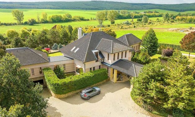 Havi 6,5 milliós törlesztőrészlet! Nem elég milliomosnak lenni, milliárdok kellenek, ha a felkapott Törökbálinton akarsz házat venni