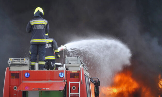 Robbanás Soroskáron, beszakadt egy épület teteje