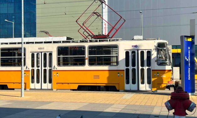 Durvaság Újbudán: rászóltak, hogy ne dohányozzon a megállóban, megütötte az idős asszonyt