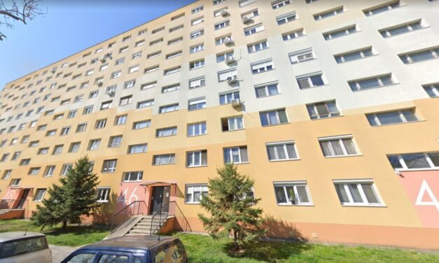Sokk Pesterzsébeten: vízibombát dobtak egy babakocsis anyukára – a hatodik emeletről érkezett a meglepetés