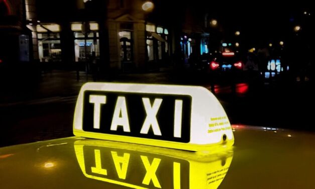 Nem akarta hazavinni a taxis a részeg szegedi férfit, aki aztán összeverte és kirabolta