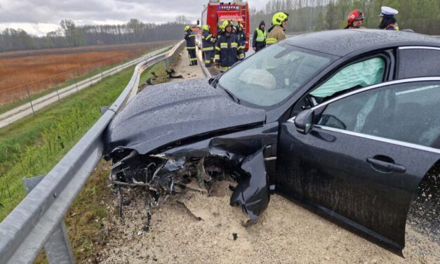 „Ezt a Jaguárt a saját tulajdonosa lőtte ki” – kis híján végzetes balesetet szenvedett a hanyag sofőr az R67-es gyorsforgalmi úton