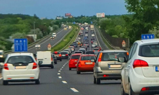 Vérlázító manőverek az autópályán: az osztrák nő hosszú kilométereken át szórakozott egy magyar autóssal. A rendőrök zárták le a „mókát”