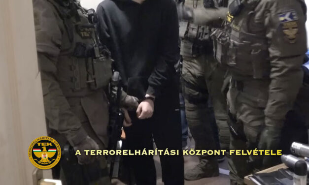 Itt videó, így fogták el az iskolai mészárlást fontolgató kamaszt a kommandósok