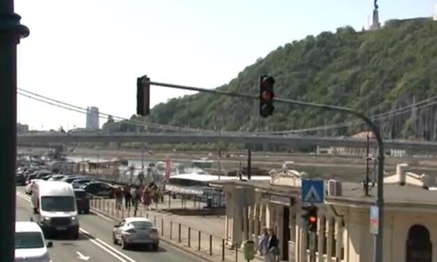 Megint kitiltják az autókat a pesti alsó rakpartról, ezeken a napokon csak a gyalogosoké a főszerep – Itt vannak a részletek!