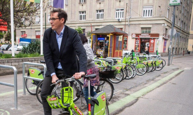„Egyre többen választják a kerékpározást Budapesten, amit mi is támogatunk” – a közlekedési kultúra napján Karácsony Gergely a környezettudatos és udvarias közlekedésre hívja fel a figyelmet