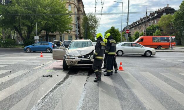 Nem adott elsőbbséget a Hondának a Thököly úton, egy kisgyermek és két idős ember került kórházba