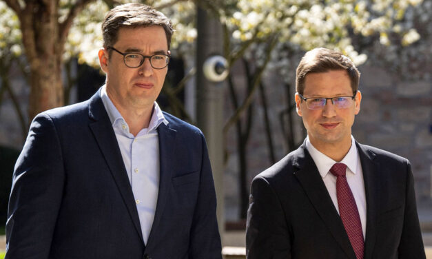 A Facebookon feszült össze Gulyás Gergely és Karácsony Gergely