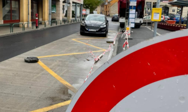 „Azt mondta, nemcsak el fog ütni minket, hanem átharapja a torkunkat is” – száguldó ámokfutó Budapesten, kis híján elgázolt egy babakocsit tologató apukát Kőbányán