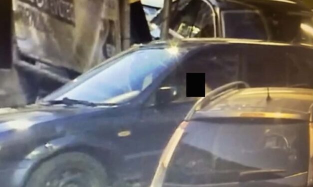 Elképesztő trükkel loptak meg egy nőt egy újbudai bevásárlóközpont parkolójában: az elektromos zár blokkolása után vittek, amit tudtak