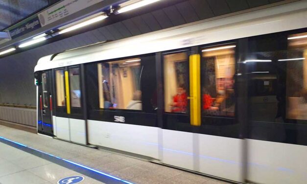 Az alagút fogságában: leállt a 4-es metró, 20-25 perces gyaloglással kellett kijönniük az embereknek a felszínre