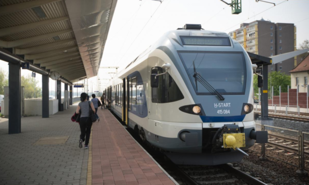 Nehéz lesz eljutni a Balatonra a hétvégén – figyeljünk oda és ha lehet, elővételben vásároljuk meg a jegyünket!
