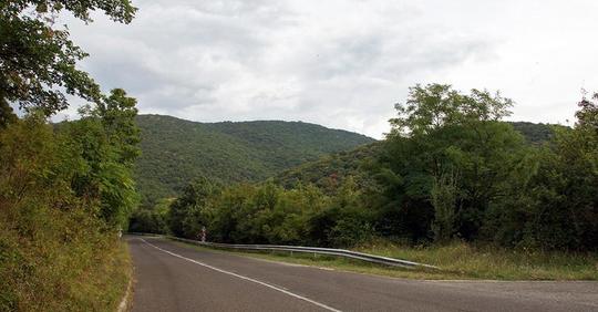 Bekeményít a visegrádi önkormányzat, kitiltják a motorosokat a Fellegvárhoz vezető útról