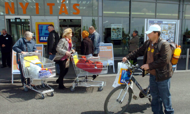 Milliós fizetésekkel csábítanak a német diszkontláncok