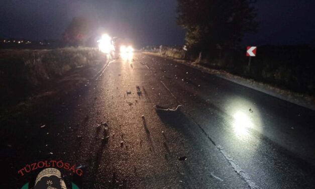 Csütörtök esti tragédia Dömsödnél – nem élte túl a motoros, miután összeütközött egy kamionnal