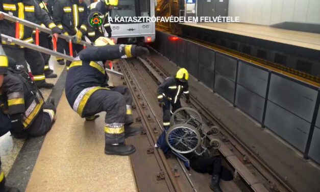 Beesett egy ember az M3-as metró elé a Nagyvárad téren!