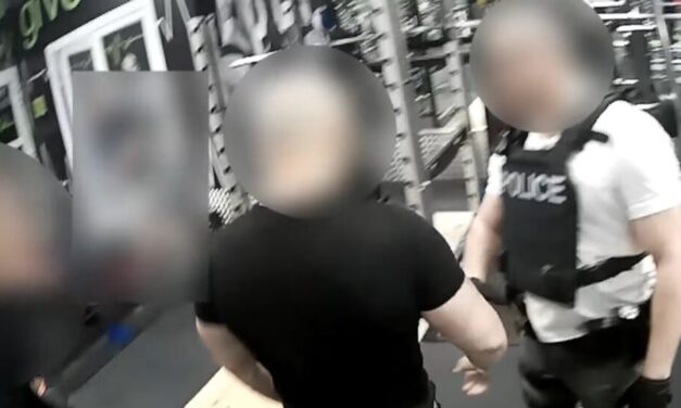 „Mi van te kutya, egy rendőrkutya vagy, nem?” – szabadnapos zsarut fenyegetett és szidalmazott két Pécsen – videón a sokkoló eset