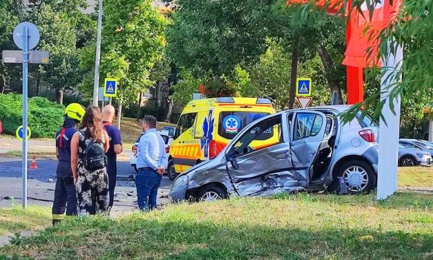 90 éves asszony okozott csúnya balesetet Gazdagréten a Penny Marketnél – Nagy a vita arról, hány éves kor felett tiltanák be a vezetést