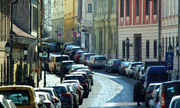 Ha a Józsefvárosban autózik, figyeljen oda! Óriási változások, nem lesz könnyű megállni a Palotanegyedben