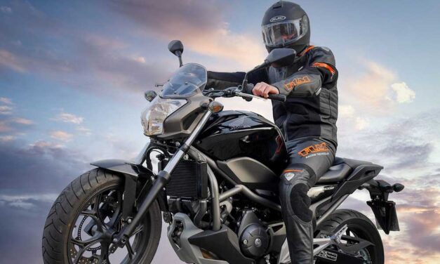 Első a biztonság: a megfelelő motoros bukósisak kiválasztása