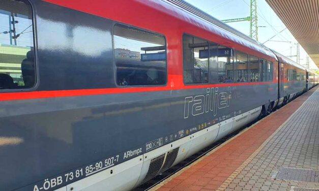 Káosz Kelenföldön: pánikrohamot kapott egy állapotos nő, a zsúfolt kocsiból kellett kimenteni egy idős asszonyt