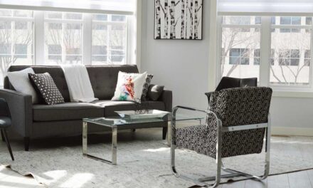 Milyen kanapé alkalmas egy többfunkciós nappali berendezéséhez?