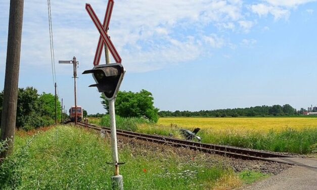 Tragédia a vasúti átjáróban: gázolt a Keleti pályaudvarról Miskolcra tartó Borsod Intercity!