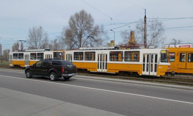 A villamosokon és a megállók környékén razziáztak a budapesti rendőrök, bírságokat is osztottak