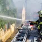 18 tűzoltó küzdött a lángokkal Csobánkán, nem tudták megmenteni az idős ember életét