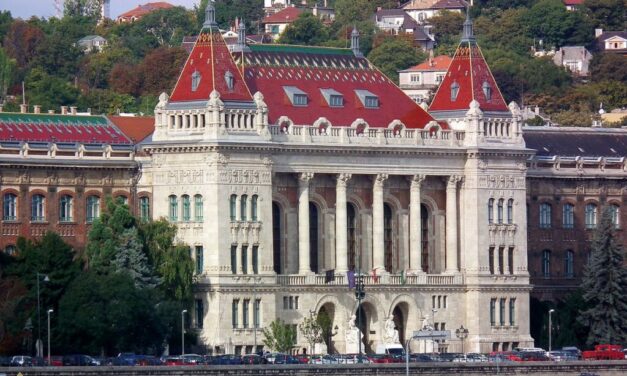 Kigyulladt a Budapesti Műszaki Egyetem egyik laboratóriuma, egy ember súlyosan megsérült