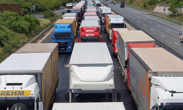 „Budapest nem lesz kamionsztráda” – állítja Karácsony Gergely, miután a fővárosi kormányhivatal szerinte ráengedné a városra a kamionokat