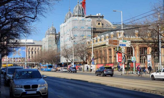 Ha a Nyugatiból utazol és arra számítassz, hogy eszel egyet a Mekiben, akkor ezt felejtsd el: bezár az gyorsétterem