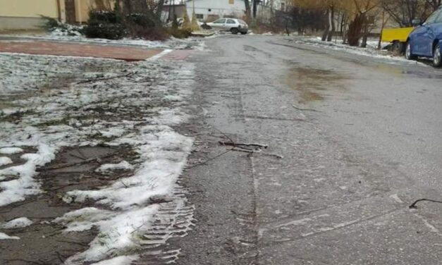 Lecsap az ónoseső a kedd reggeli csúcsforgalomban: aki teheti, inkább maradjon otthon – itt vannak a közútkezelő tanácsai