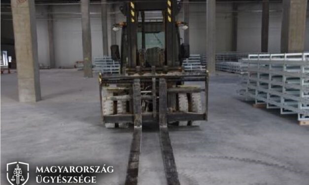 Deréktól lefelé lebénult az akkugyár vendégmunkása,  akit a dél-koreai főnöke kínzott meg egy targoncával