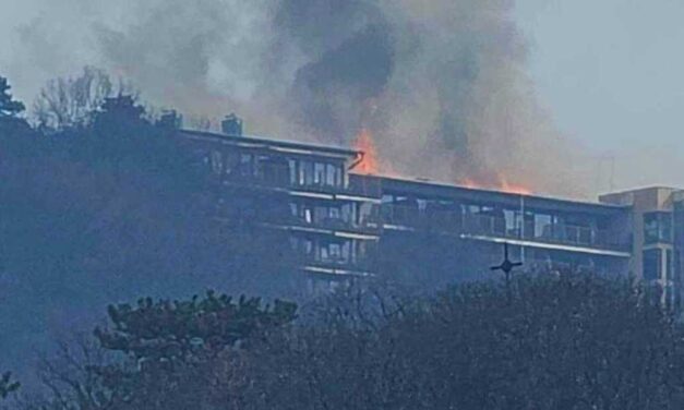 Kigyulladt a visegrádi luyusszálloda, óriási lángokkal ég a Silvanus Hotel