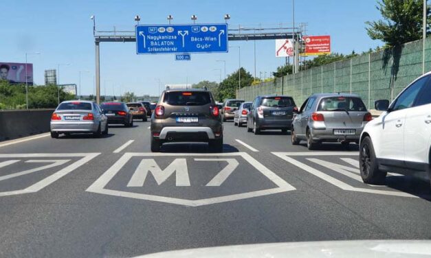 Forgalomkorlátozás van az M1-M7-es autópályán Budaörsnél és az M0-son Törökbálintnál, óriási dugóra lehet számítani