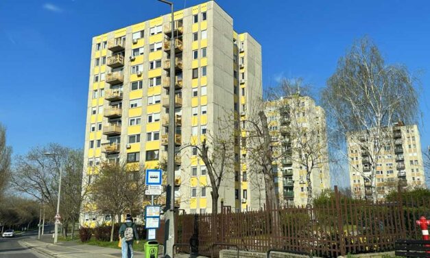 Reggel óta zavartan viselkedett a 28 éves nő, aki szándékosan ugrott ki az ablakon Budapesten: pénteken egy 3 éves gyerek esett ki ugyanott