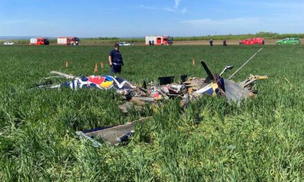 Halálos repülőbaleset: 300 km/h-val csapódhatott a földbe a a Red Bull-os gép, a milliárdos exdiplomata és testvére azonnal szörnyethalt