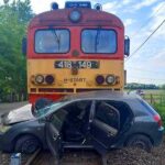 Robbanásveszélyes gázt szállító vonattal ütközött egy autó: idén ez a 27. baleset, amely vasúti átjáróban történt