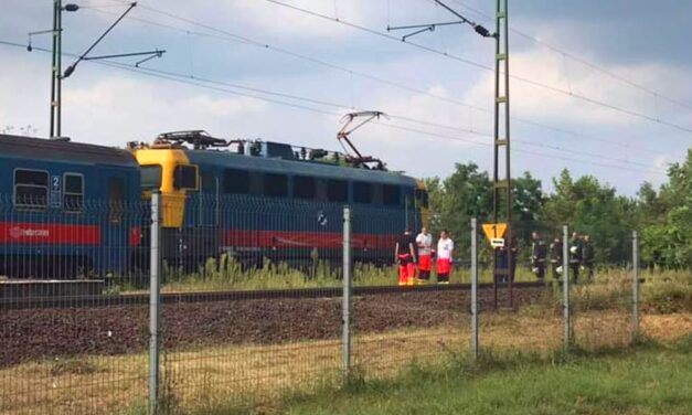 Gázolt a vonat Dunakeszinél, sokat késnek a vonatok