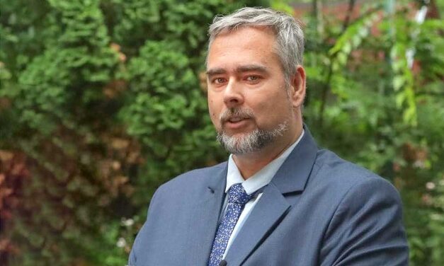 Az óbudai polgármester feleségének üzlettársa megbízásokat kapott a 3. kerületi önkormányzattól