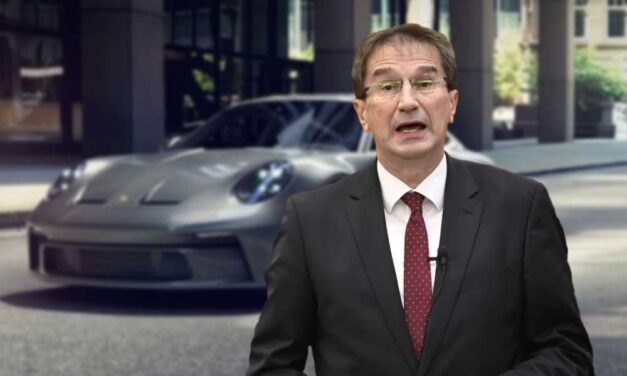 Visszakapta az Orbán-kormány korrupcióval vádolt miniszterhelyettese, Völner Pál családja a korábban lefoglalt luxusautókat a Porschét és Lexust
