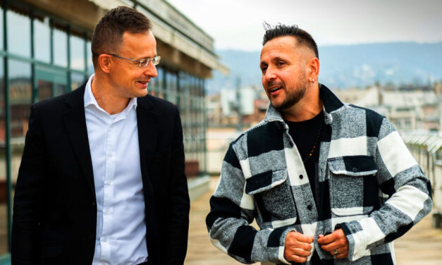 „Komoly kritikával kezelem a teljes politikai elitet” – megszólalt Majka a kormánykiritikus dala után, már 3 millióan nézték meg Bindzsisztán miniszterelnökét